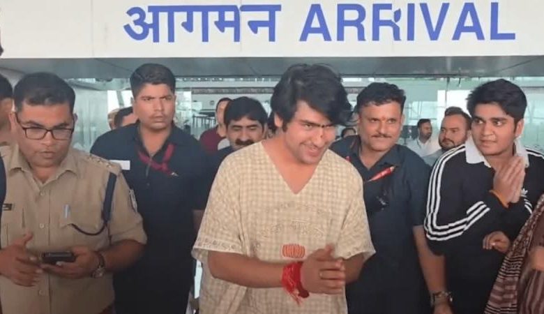 युगांडा से लौटते ही बोले बाबा बागेश्वर 1 युगांडा से लौटते ही बोले बाबा बागेश्वर