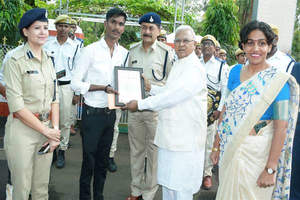 राज्यपाल पटेल ने घायलों को अस्पताल पहुंचाने वाले राहवीरों को