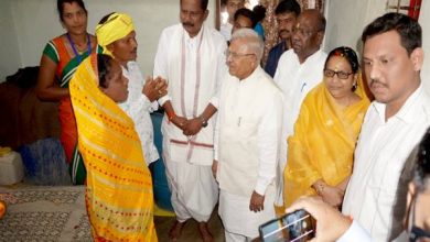 राज्यपाल पटेल प्रधानमंत्री आवास योजना के हितग्राही से मिले