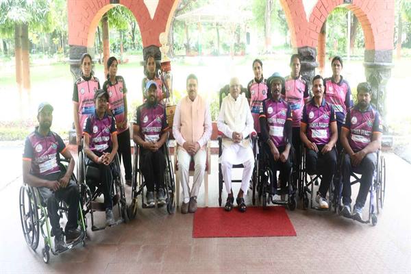 राज्यपाल पटेल से मध्यप्रदेश व्हीलचैयर क्रिकेट और दिव्यांग महिला क्रिकेट