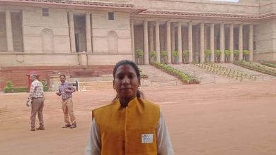 राष्ट्रपति भवन में आयोजित एट होम रिसेप्शन में शामिल हुई