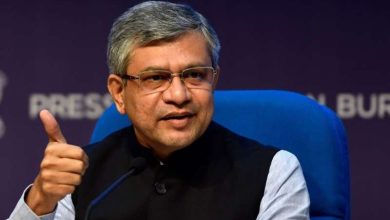 रेल मंत्री ने सुधा मूर्ति की तारीफ की पर प्रस्ताव