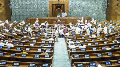 विपक्षी सांसदों के हंगामे के चलते दोनों सदनों की कार्यवाही
