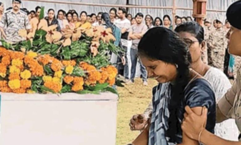 शहीद दिनेश नाग को अंतिम विदाई गार्ड ऑफ ऑनर के