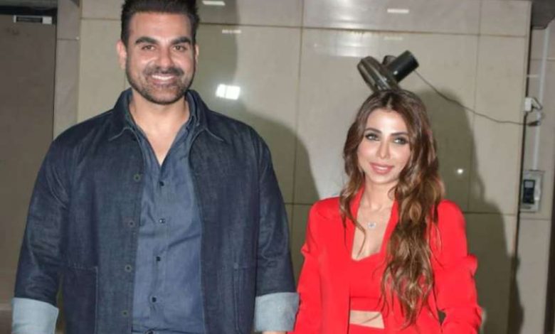 'शूरा कहां हैं?' बर्थडे पार्टी में दूसरी महिला संग दिखे अरबाज, नेटिजंस बोले- 'पति की इज्जत रखो...' 1 शूरा कहां हैं बर्थडे पार्टी में दूसरी महिला संग दिखे