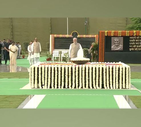 सदैव अटल पर पीएम मोदी ने अर्पित की अटल बिहारी