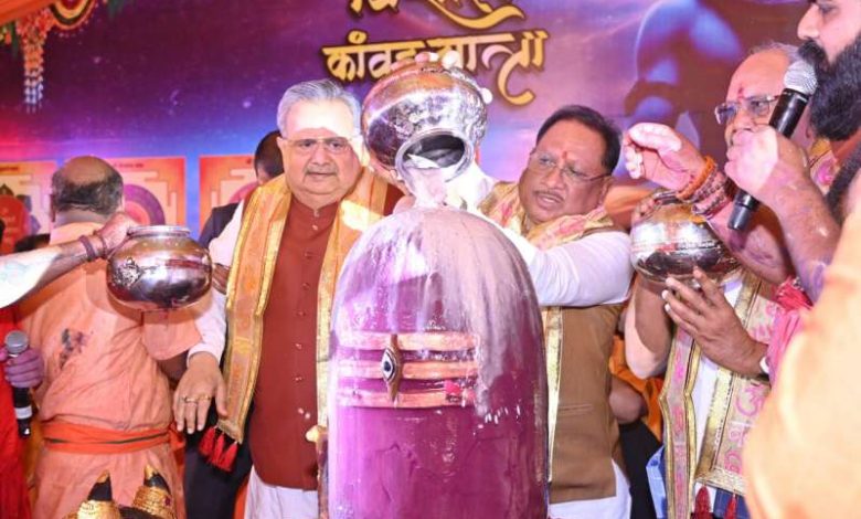 सावन की पावन बेला में मुख्यमंत्री विष्णु देव साय ने किया भगवान शिव का रूद्राभिषेक, प्रदेशवासियों की समृद्धि और सुख-शांति की कामना 1 सावन की पावन बेला में मुख्यमंत्री विष्णु देव साय ने
