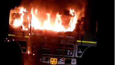 सीहोर वेयरहाउस में आग का तांडव ट्रक चपेट में दमकलकर्मियों