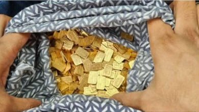 सोने की चमक में अंधा हुआ शिक्षक 5 किलो सिक्के