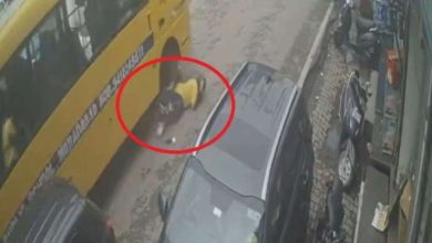 स्कूल बस की लापरवाही ने ली हादसे की शक्ल महिला