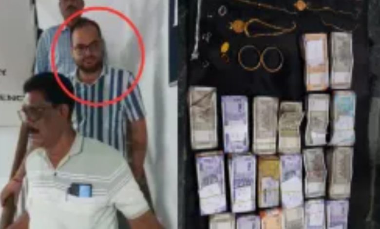 सिविल सर्विस परीक्षा में किया था टॉप लेकिन तहसीलदार बनने के बाद रिश्वत लेते पकड़े गए, घर से लाखों रुपए बरामद 1 Screenshot 20250913 163531.Chrome28129