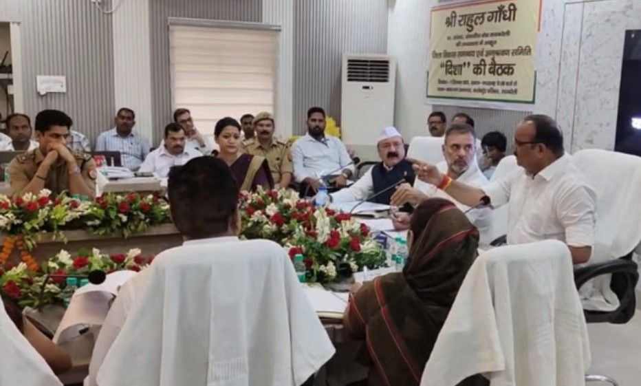 Rahul Gandhi: दिशा की बैठक में राहुल गांधी और यूपी सरकार के मंत्री के बीच कहासुनी, बेटे ने गर्मजोशी से हाथ मिलाया राहुल से 2 screenshot 20250912 1532216202232716224283343