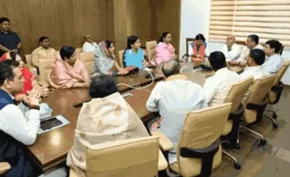 MP : मंत्रालय में महापौरों की हुई बैठक, मंत्री और ACS से कहा-अवैध कॉलोनियों पर सख्त कानून नहीं बनाया तो मुसीबत हो जाएगी, आयुक्त उनकी नहीं सुनते 2 screenshot 20250924 1047394509898568640938902