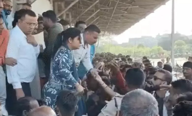 MP : महिला तहसीलदार ने किसान को थप्पड़ मारा? किसानों ने कर दिया हंगामा, SDM ने किया बीचबचाव 1 Screenshot 20251014 231541.DainikBhaskar28129