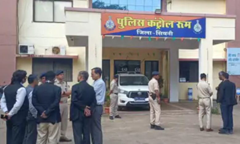 MP : 3 करोड़ की बंदरबांट, एएसपी बोले- एसपी ने कहा है सिर्फ 1.45 करोड़ दिखाओ, SDOP समेत 10 आरोपी दो दिन रिमांड पर 1 Screenshot 20251016 000745.Chrome28129