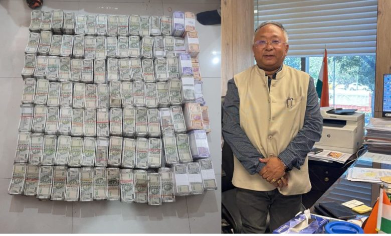 CBI : गड्डियाँ ही गड्डियाँ, महंगी घड़ियां.. सीबीआई ने पकड़ा एक और घूसखोर अधिकारी.. खजाना देख खुली रह गई आँखें 1 Screenshot 20251018 193828.Chrome28129