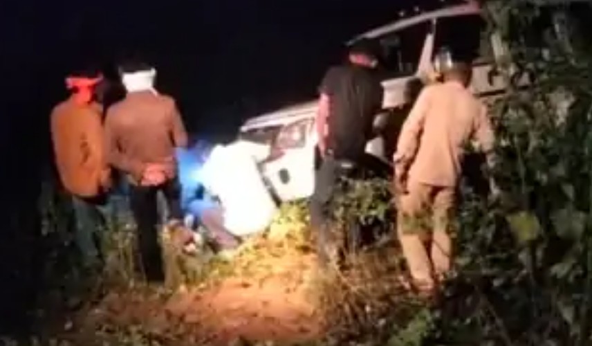 MP: सीधी में संजय टाइगर रिजर्व टीम पर हमला, एसडीओ की गाड़ी पर पत्थरबाजी, अवैध रेत खनन रोकने गई थी टीम, चार गिरफ्तार 6 Screenshot 20251024 165817.Chrome28129