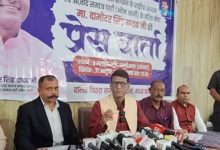 MP : 'धीरेंद्र शास्त्री ने मंच से गालियां दीं, मारने धमकाया', दामोदर यादव बोले- ठठरी बांध देना मतलब जला देना होता है... 3 Screenshot 20251031 154336.DainikBhaskar28129