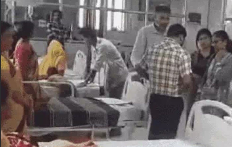 MP में जानलेवा कफ सिरप : ना तो किसी डॉक्टर पर कार्रवाई हुईं है और ना ही किसी के खिलाफ एफ आई आर दर्ज हुई, सिरप पर बैन, डिप्टी सीएम कि भूमिका संदिग्ध 2 screenshot 20251004 2127292373474682123694313