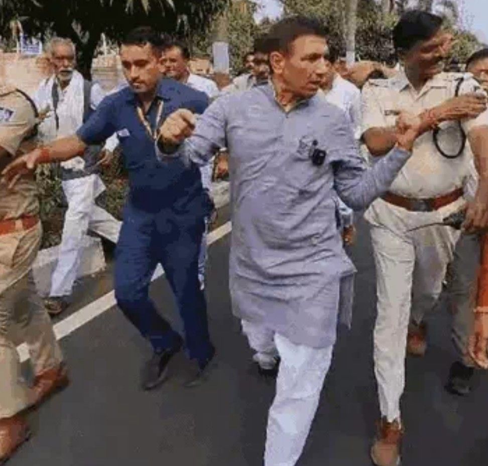 MP : शिवराज के घर प्रदर्शन, जीतू पटवारी पर FIR, भोपाल में किसानों के साथ गेहूं की बोरी लेकर पहुंचे थे 2 screenshot 20251015 2342418517659439564580255