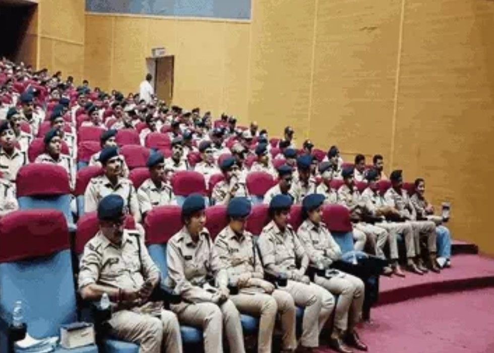 MP : रीवा आईजी बोले- कुछ पुलिसकर्मी तालाब को गंदा कर रहे, मेरे पास पूरी सूची... 2 screenshot 20251027 1348558968304255501730866