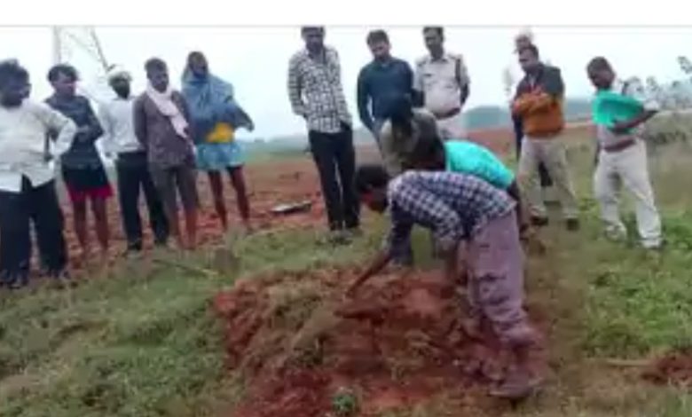 MP : मऊगंज में सिरप पिलाने के बाद बच्चे ने तोड़ा दम, कारण जानने कब्र से निकाला शव 1 Screenshot 20251104 110512.Chrome28129