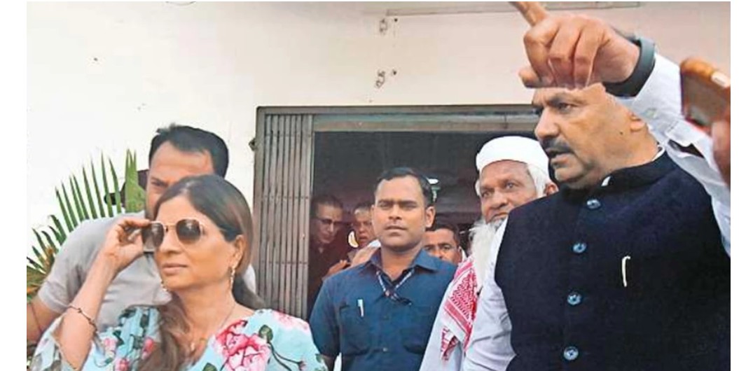 Bhopal : सैफ अली खान की बहन सबा सुल्तान अचानक पहुंची भोपाल, अब नवाब की संपत्तियां उम्मीद पोर्टल पर दर्ज होंगी 6 Screenshot 20251106 150806.Chrome28129