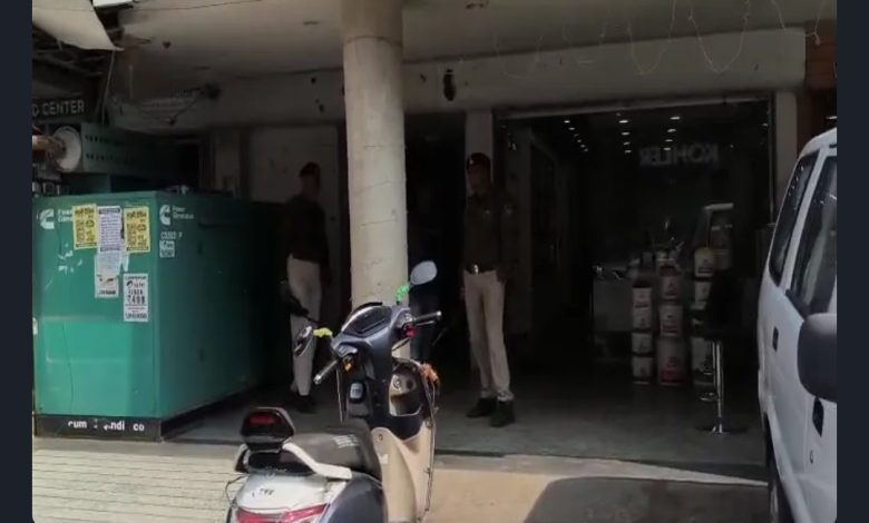 Bhopal : कारोबारी दिलीप गुप्ता के ठिकानों पर ईओडब्ल्यू की रेड, 10 रुपए के शेयर को 12 हजार में बेचा, निवेशकों के 35 करोड़ रुपए हड़पे 1 Screenshot 20251121 133529.Chrome28129