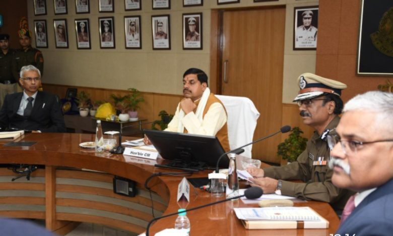 MP : मुख्यमंत्री ने किया पुलिस अफसरों से संवाद, मोबाइल फॉरेंसिक वैन को झंड़ी दिखाकर किया रवाना 1 Screenshot 20251218 160019.WhatsApp28129