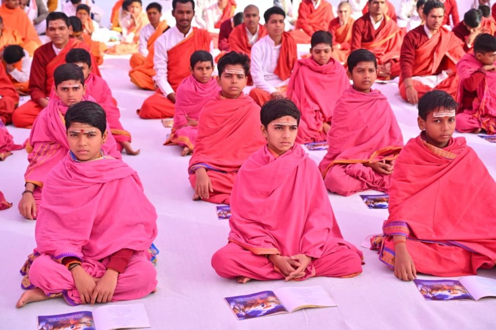 MP : अंतरराष्ट्रीय गीता महोत्सव की शुरुआत...गीता हर बच्चे के बस्ते में होनी चाहिए: मोहन यादव 2 img 20251201 wa00073519863313176539247