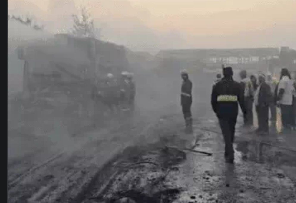 Accident : मथुरा में 8 बसें-3 कारें टकराईं, 13 जिंदा जले, 70 घायल 2 screenshot 20251216 1554557715897901697440838