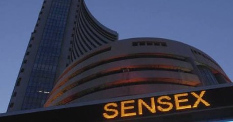 Sensex 400 अंक गिरकर 82,150 पर आया, निफ्टी में 150 अंकों की गिरावट 1 Screenshot 20260130 134014.Chrome28129