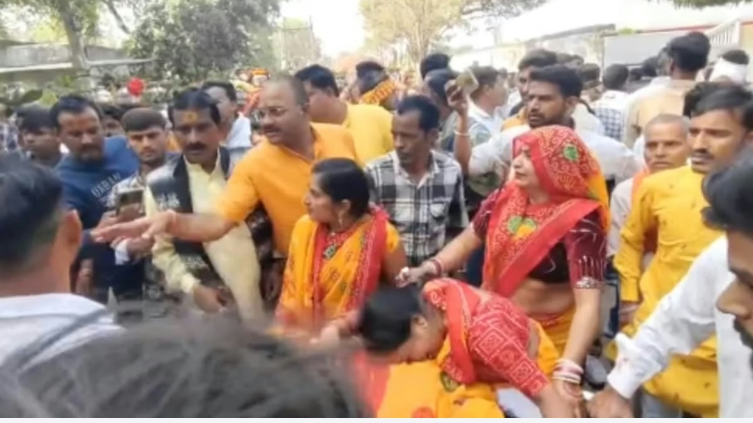 MP ग्वालियर: डबरा नवग्रह पीठ महोत्सव में मची भगदड़, एक महिला की मौत और दो घायल 7 Screenshot 20260210 152410.Chrome28129