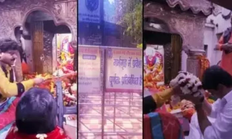 माँ शारदा की चौखट पर बाहुबली नेता का शक्ति प्रदर्शन, प्रतिबंध के बावजूद गर्भगृह तक पहुंचे हथियार 1 Screenshot 20260211 143720.Chrome28129