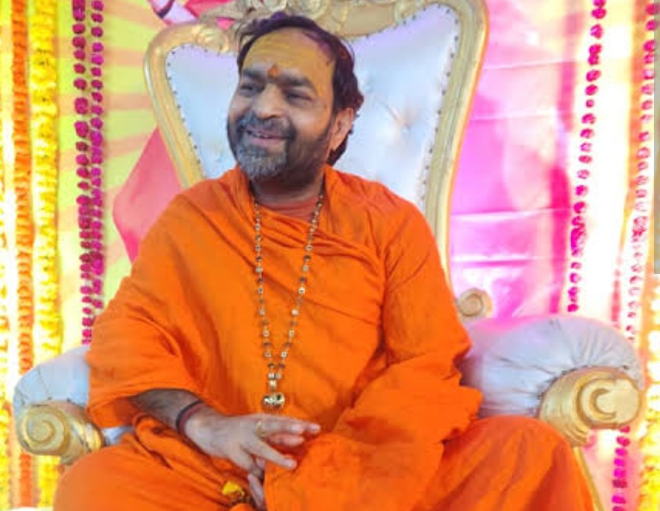 Uttam Swami : शोषण के गंभीर आरोप, उत्तम स्वामी ने कथा बीच में छोड़ी 6 Screenshot 20260213 122419.Chrome28129 1