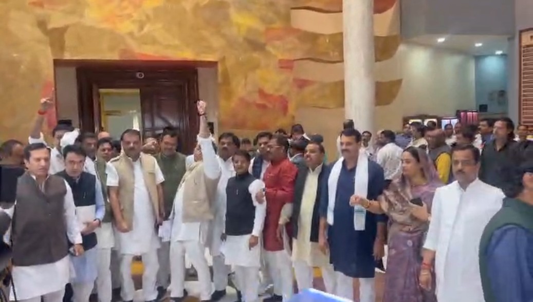 MP vidhansabha में मंत्री की टिप्पणी पर हंगामा, नेता प्रतिपक्ष से विजयवर्गीय बोले-औकात में रहो, मंत्री और CM ने मांगी माफी.. 6 Screenshot 20260219 185117.WhatsApp28129