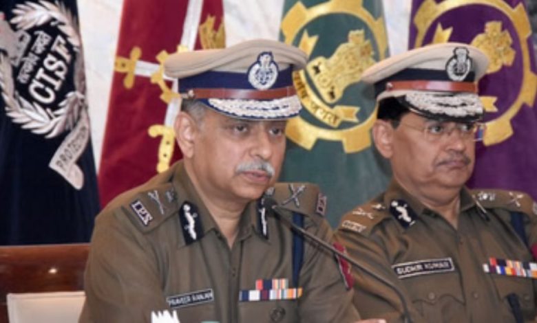 CISF: सीआईएसएफ DG ने 'अटकी पदोन्नति' का निकाला तोड़, 176 इंस्पेक्टरों को लोकल रैंक के साथ बनाया सहायक कमांडेंट 1 Screenshot 20260303 102608.Chrome28129