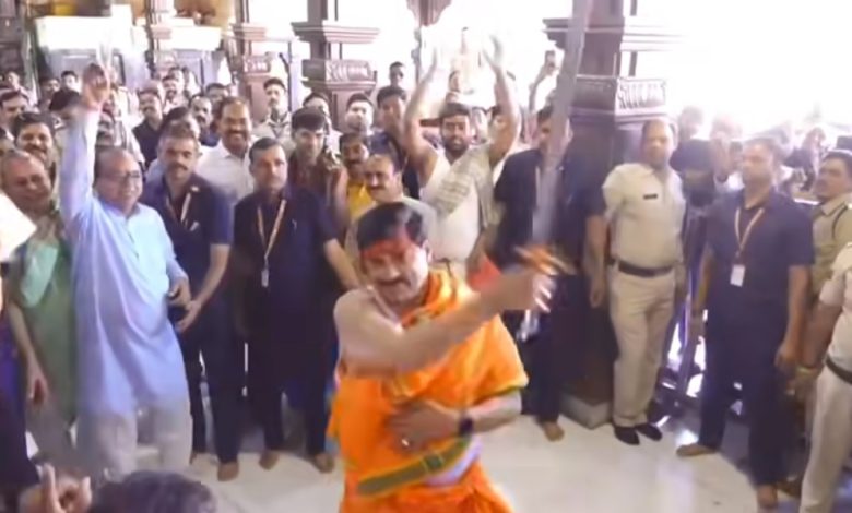MP : रंगपंचमी पर CM मोहन यादव की तलवारबाजी, उज्जैन में महाकाल पूजन के बाद निकला जुलूस 1 Screenshot 20260308 133851.Facebook28129