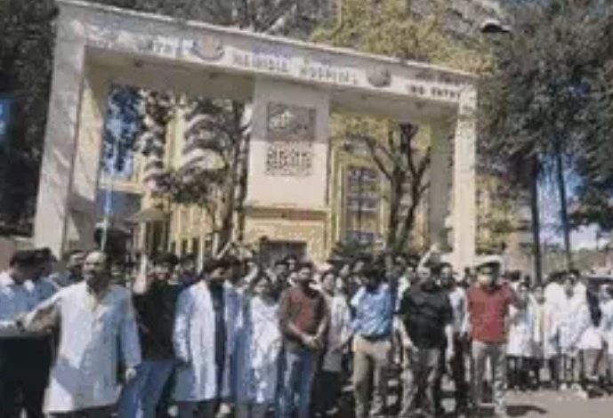 MP : मेडिकल कॉलेजों में हड़ताल पर 8 हजार जूनियर डॉक्टर 1 Screenshot 20260309 160353.Chrome28129