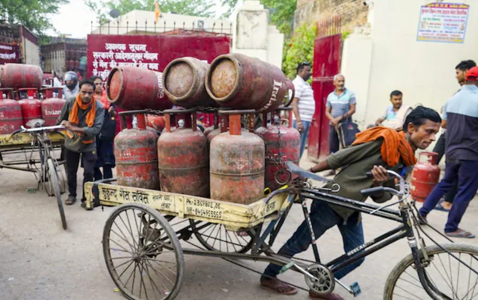 LPG : 14.2 किलोग्राम वाले सिलेंडर में मिलेगी सिर्फ 10 किलो गैस! एलपीजी संकट से निपटने को बन रहा 'प्लान-बी' 6 Screenshot 20260323 132802.Chrome28129