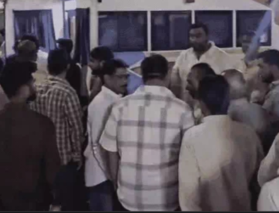 MP छिंदवाड़ा हादसे में 10 मौतें, 30 से ज्यादा घायल, महिला और बच्चे का हाथ कटकर अलग, CM के कार्यक्रम से लौट रही बस पलटी 9 Screenshot 20260326 231934.Chrome28129