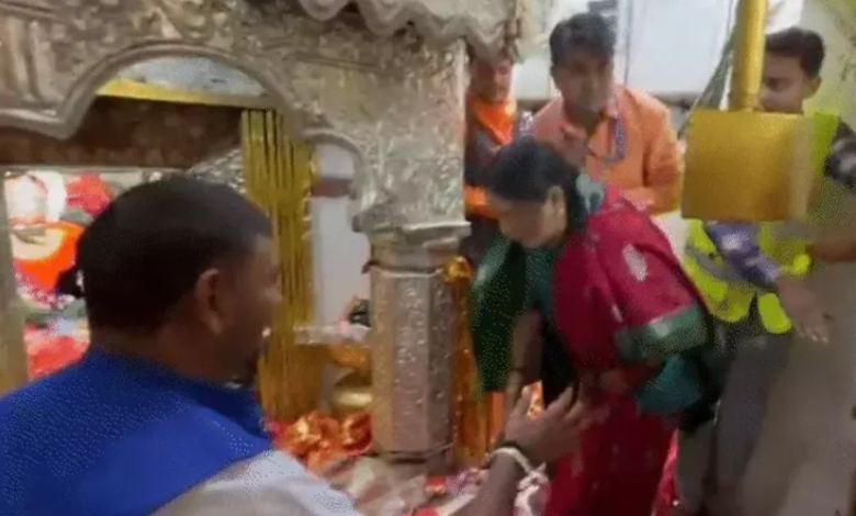 MP : मैहर में प्रतिबंध के बावजूद गर्भगृह में पूजा करने पहुंचीं मंत्री राधा सिंह 1 Screenshot 20260326 235150.Gmail