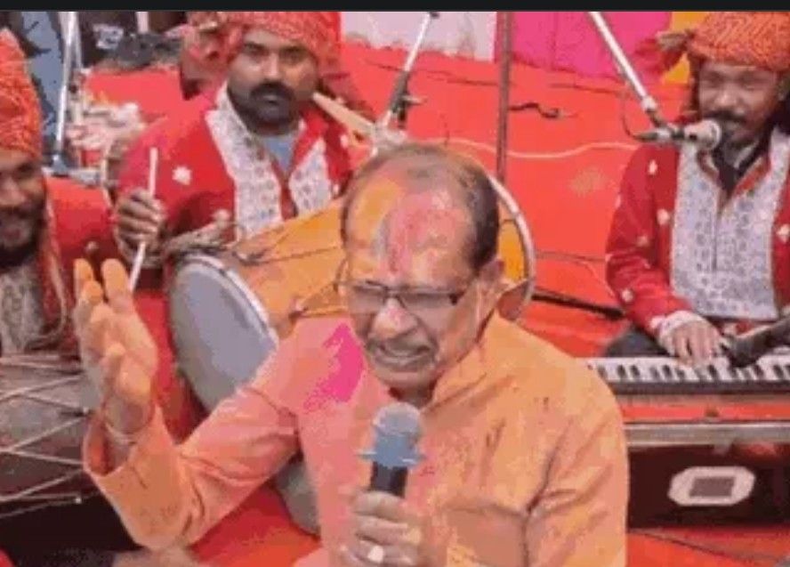 Holi : लैला ओ लैला पर महापौर...भीगे चुनर पर सांसद-विधायक का डांस, सीएम ने फूलों-गुलाल से खेली होली, शिवराज ने गाया फाग 2 screenshot 20260304 2246487385004948712857675