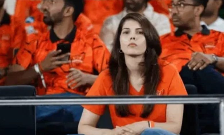 Social Media पर क्यों छाईं काव्या मारन? मुस्कान ने लूटी महफिल; मिस्ट्री गर्ल्स की भी वायरल हुई तस्वीरें 1 Screenshot 20260414 155105.Chrome28129