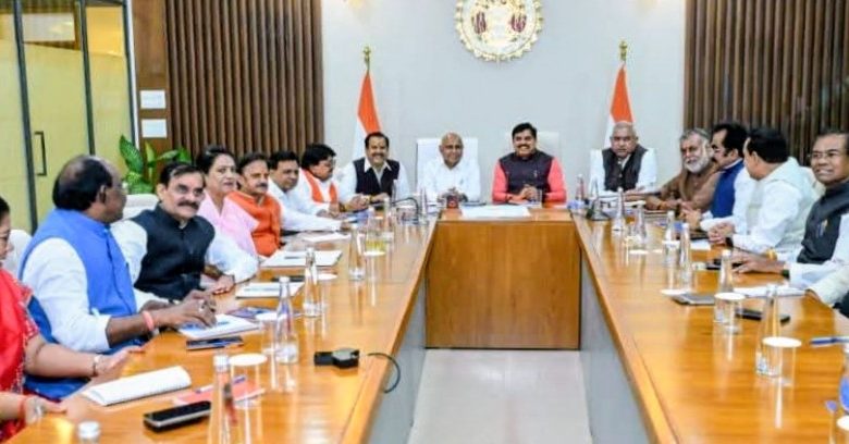 MP : CM हाउस में हुई बीजेपी कोर ग्रुप की पहली बैठक, डेढ़ दर्जन दिग्गज रहे मौजूद, मंत्रिमंडल में मतभिन्नता की चर्चा..! 1 Screenshot 20260414 235715.WhatsApp2812928129