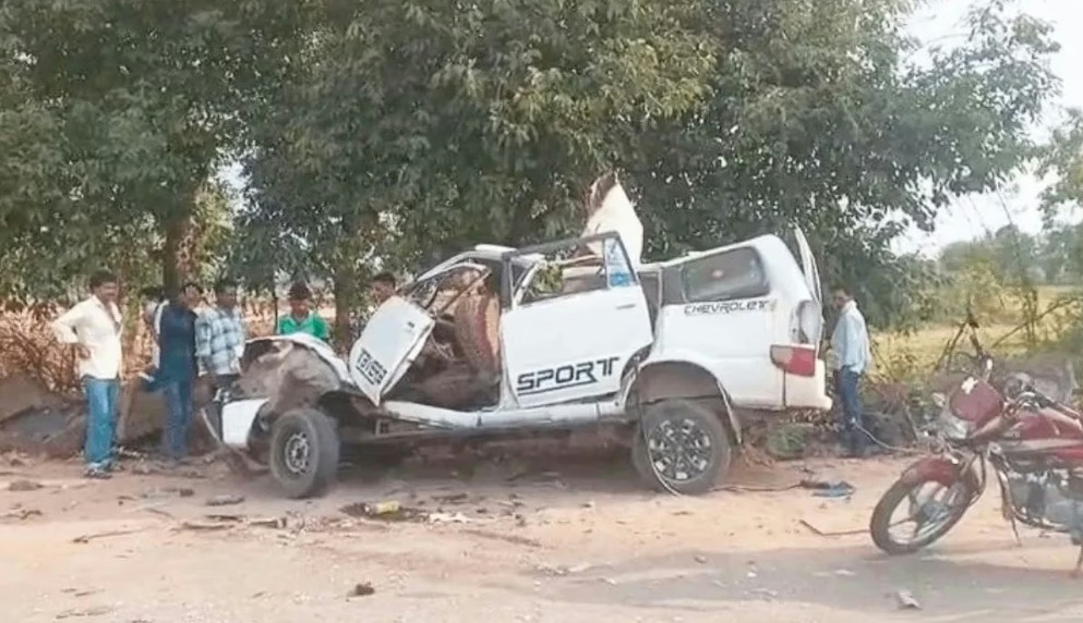 MP : नर्मदापुरम में टवेरा और ट्रैक्टर-ट्रॉली की टक्कर, 5 की मौत, 7 घायल 6 Screenshot 20260427 141212.Chrome28129