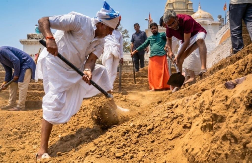गुंजारी संगम बना आस्था, श्रम और संकल्प का जीवंत प्रतीक... संत दादा गुरु और प्रहलाद पटेल ने किया स्वच्छता एवं संगम का निरीक्षण 2 img 20260404 wa00163244756004627285711