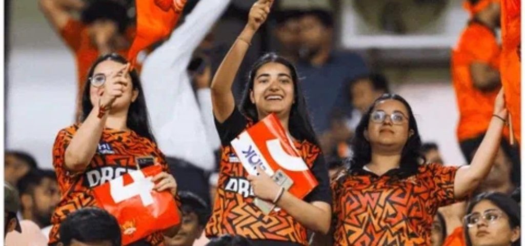 Social Media पर क्यों छाईं काव्या मारन? मुस्कान ने लूटी महफिल; मिस्ट्री गर्ल्स की भी वायरल हुई तस्वीरें 5 screenshot 20260414 1551038934488015985148839