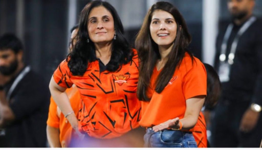 Social Media पर क्यों छाईं काव्या मारन? मुस्कान ने लूटी महफिल; मिस्ट्री गर्ल्स की भी वायरल हुई तस्वीरें 4 screenshot 20260414 1553305613799969883650551