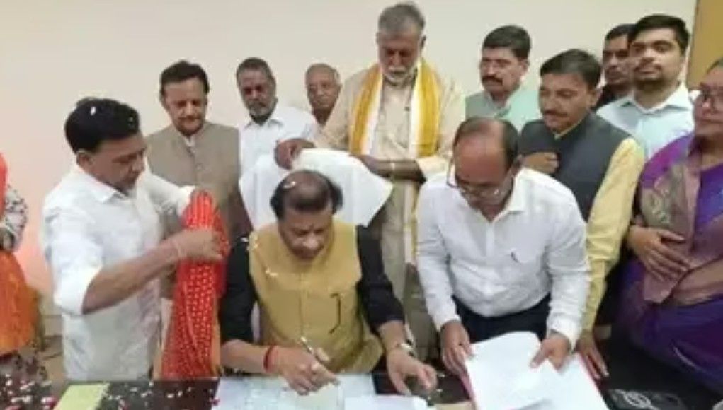 Madhya Pradesh Politics : मोहन के निशाने पर सिंधिया, पवैया की धमाकेदार वापसी और शिवराज ज्योतिरादित्य कैलाश के ठहाके... 2 screenshot 20260425 1629204347908379252059308